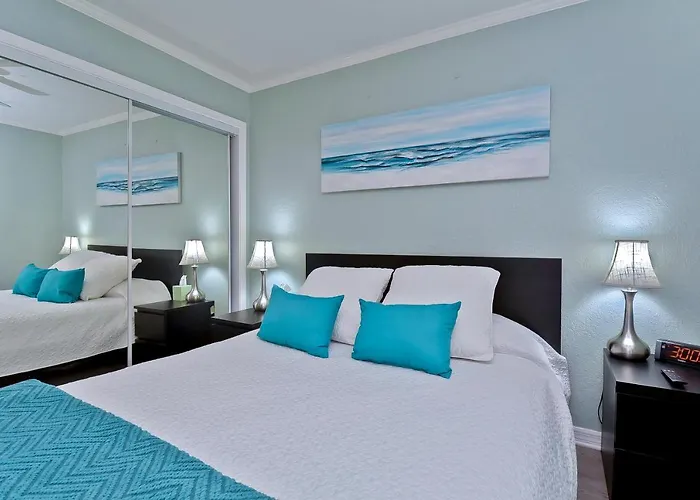 412-Amazing Views, Waterfront, Wifi, Pool, Close To Bucs Stadium