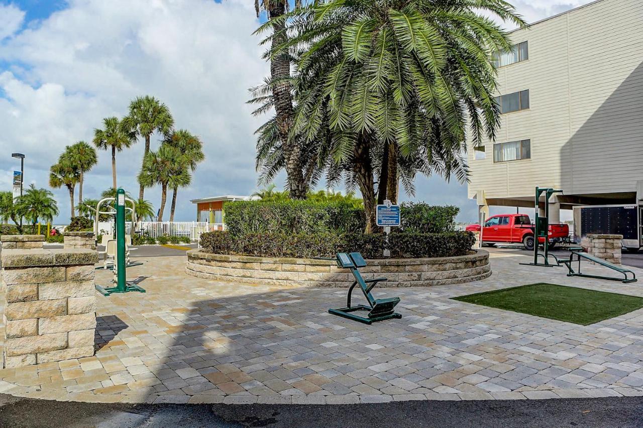 Apartment 412-amazing Views, Waterfront, Wifi, Pool, Close To Bucs Stadium